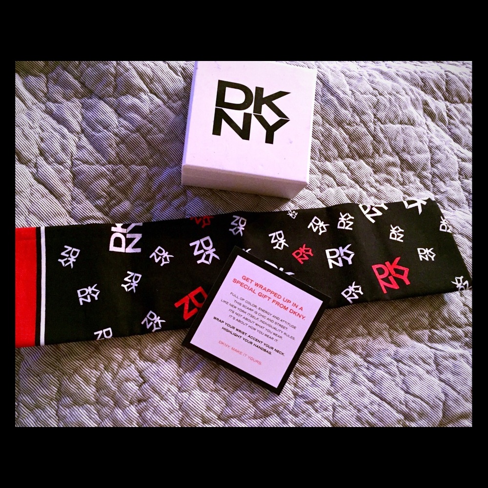 DKNY NEW SCARF